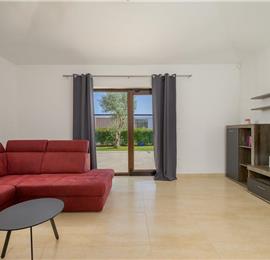4 bedroom villa bedroom with pool, Svetvinčenat, Istria, sleeps 8